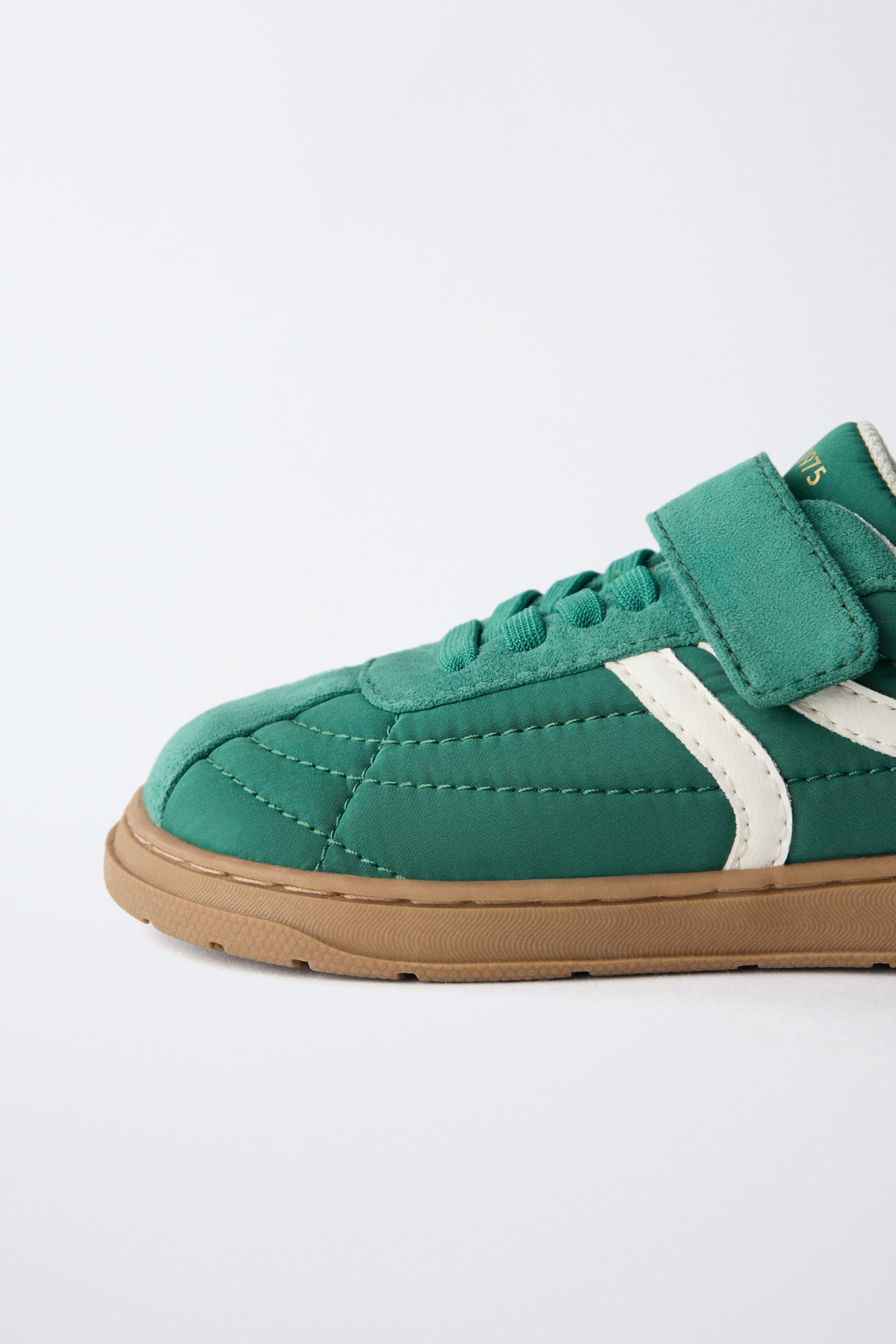 RETRO BAREFOOT SNEAKERS